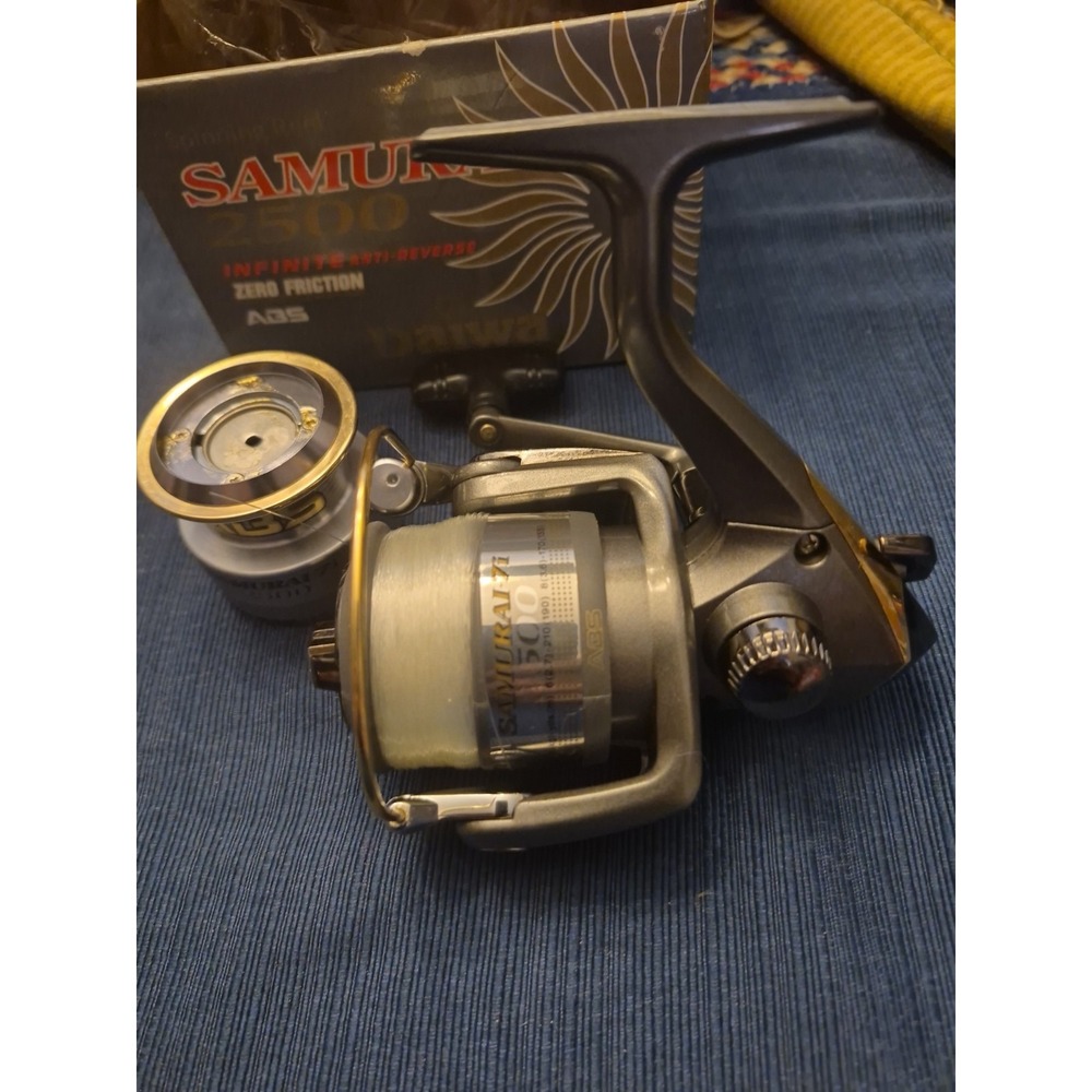 Daiwa Samurai 7i Fishing Spinning Reel NIB